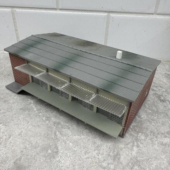 Vollmer Germany HO Industrial Building, Doors Slide Open/Close, Weathered - Picture 1 of 5